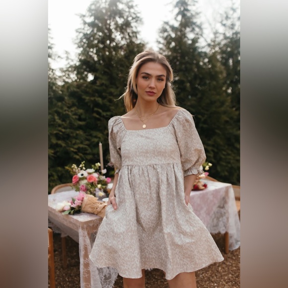 Elegant Cream Floral Women's Dress - Picture 1 of 6